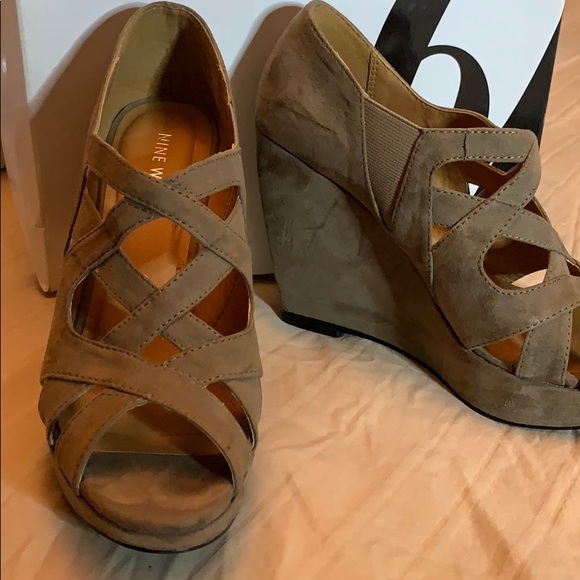 NINE WEST WEDGE - Picture 3 of 3